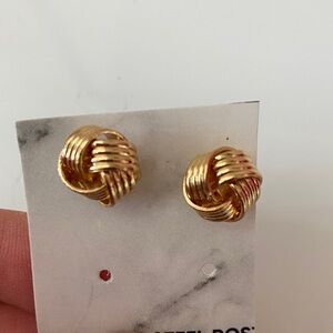 🆕 Elegant Gold Knot Earrings
